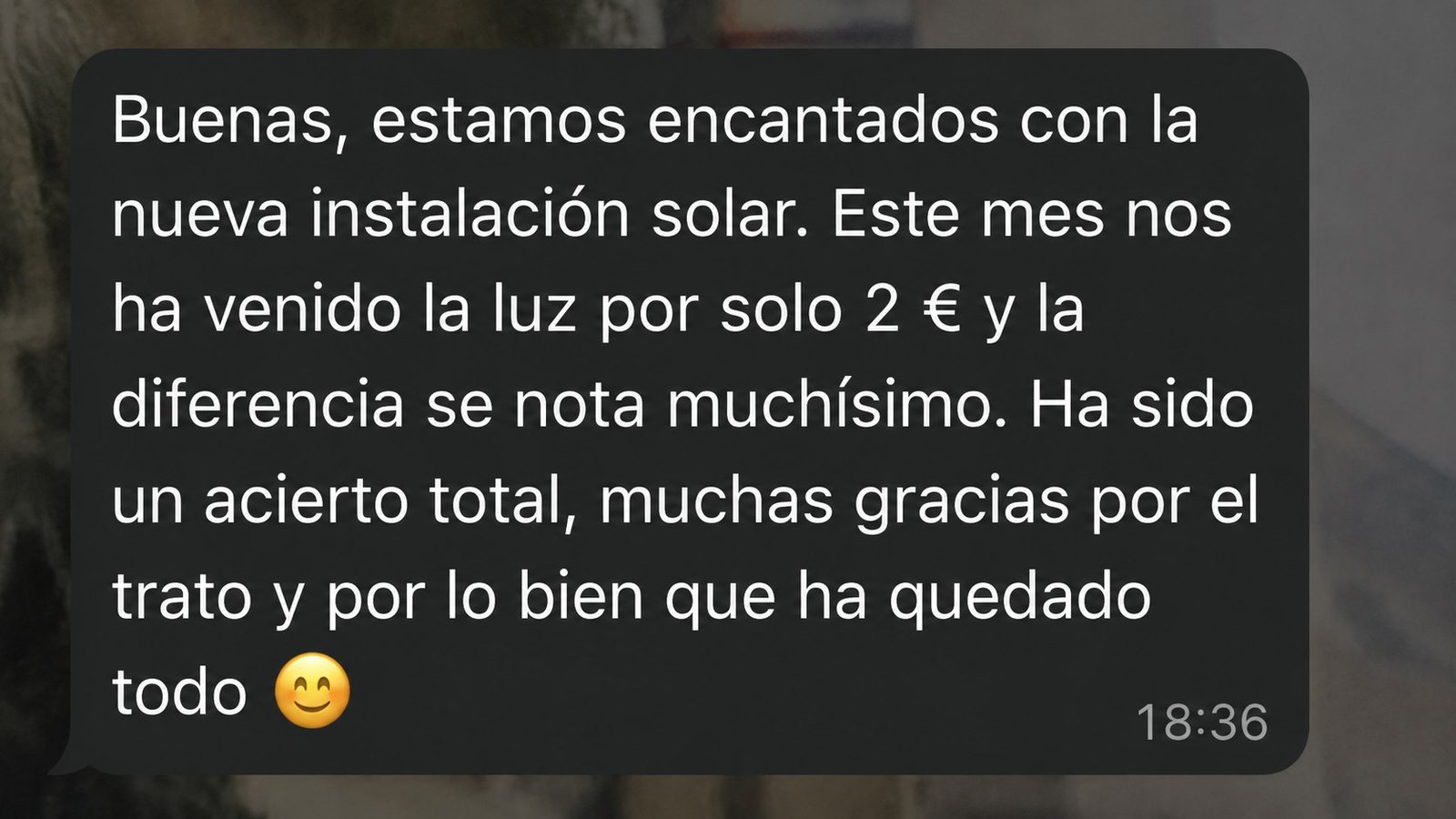 Captura de WhatsApp de un cliente residencial ITAFE: 'Estamos encantados con la nueva instalación solar. Este mes nos ha venido la luz por solo 2 € y la diferencia se nota muchísimo'