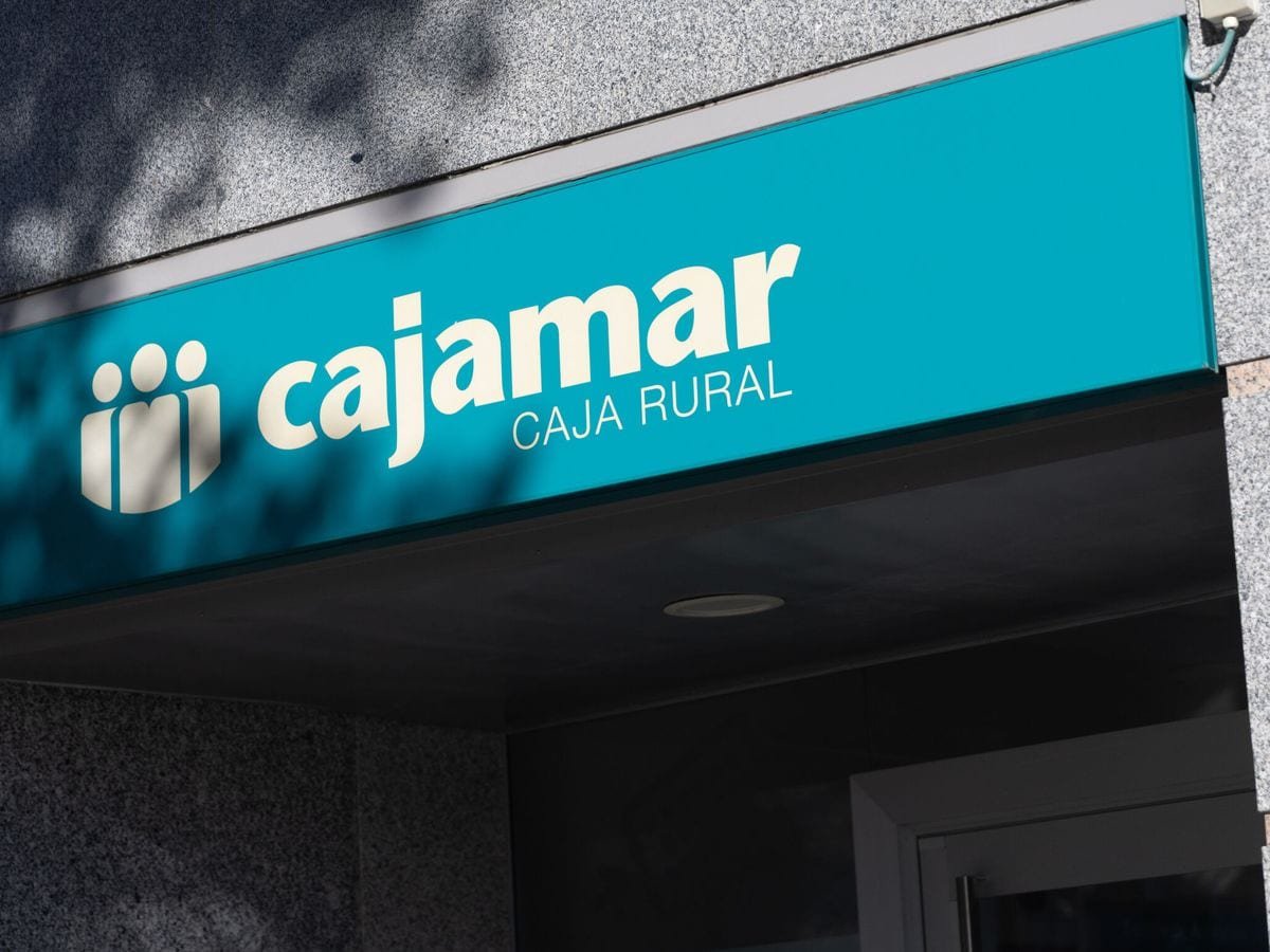 Instalación de climatización y ventilación realizada por ITAFE en oficinas bancarias de Cajamar en Málaga