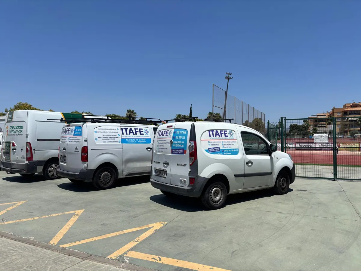 Flota de furgonetas de ITAFE, servicio técnico de frío industrial en Málaga