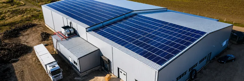 Self-consumption solar plant on an industrial roof powering industrial refrigeration in Malaga